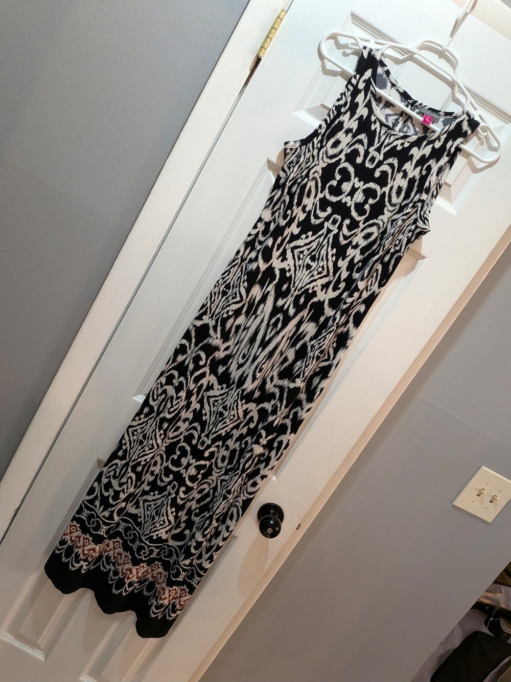VINCE CAMUTO Medium Gorgeous Black & White Sleeveless Maxi Dress with Ikat Print